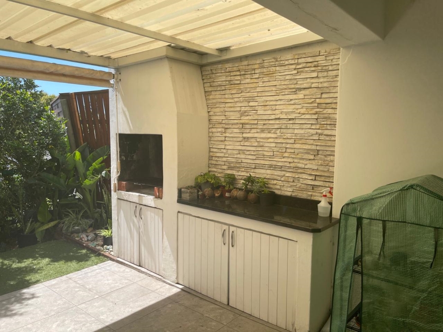 To Let 3 Bedroom Property for Rent in Summerstrand Eastern Cape